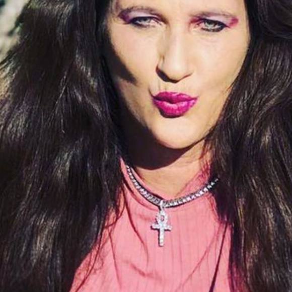 Meet your Posher, Laura - Picture 1 of 1